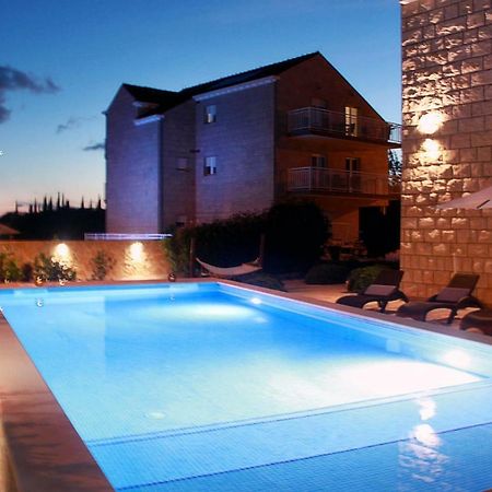 Villa Grand Pinea Cilipi Luaran gambar