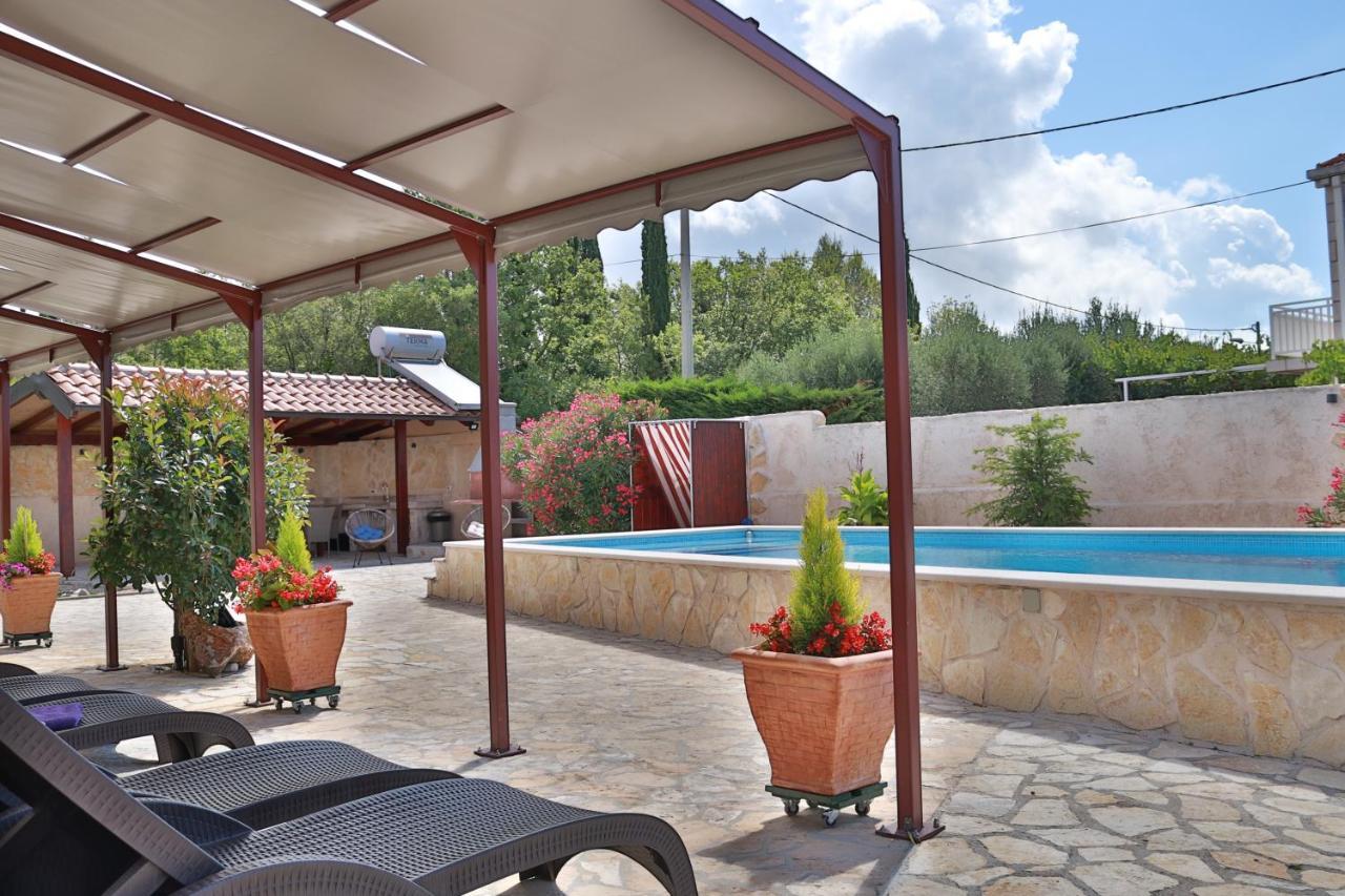 Villa Grand Pinea Cilipi Luaran gambar